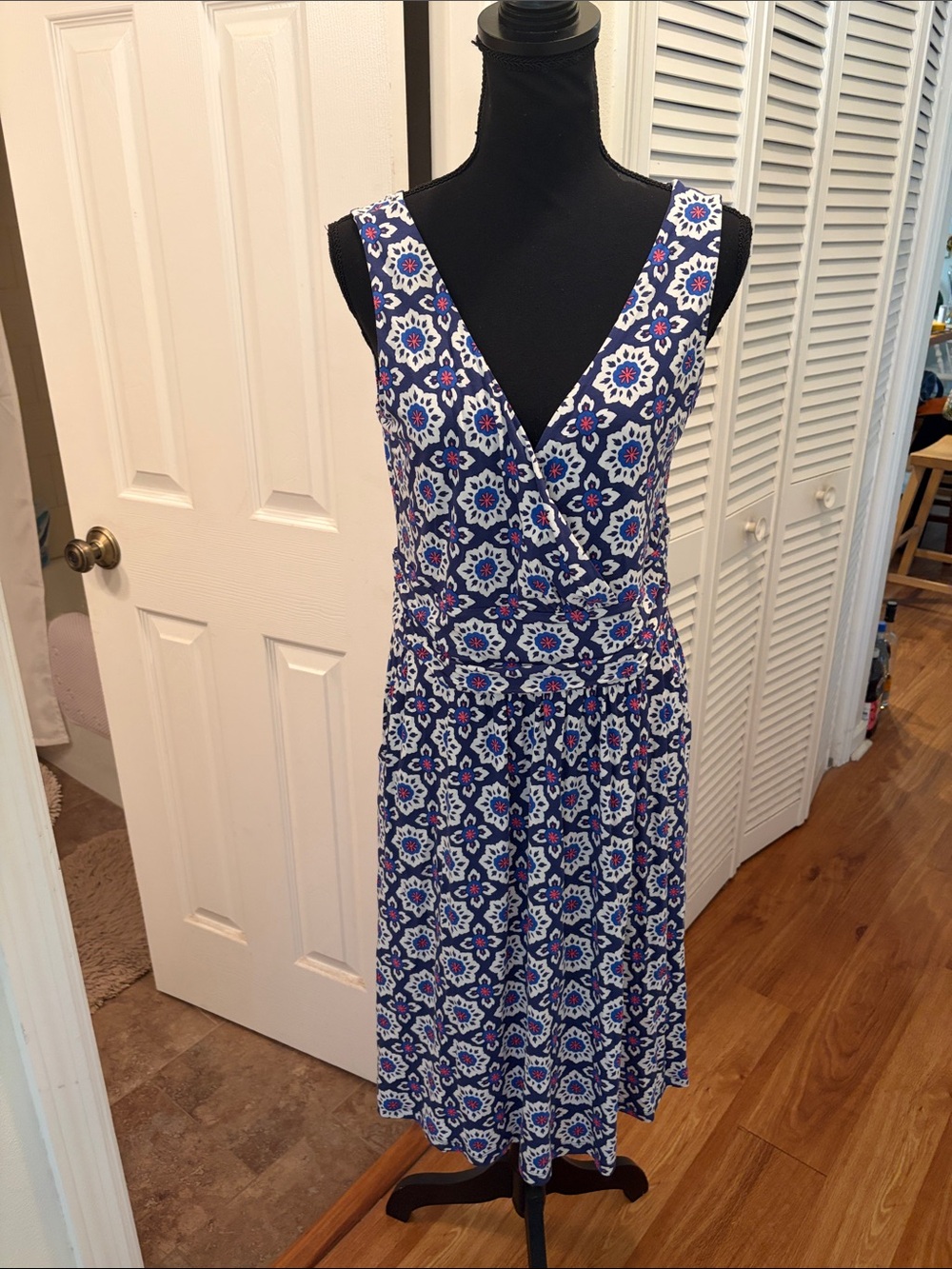 Boden Jersey Patterned V-Neck Sleeveless Midi Dress
